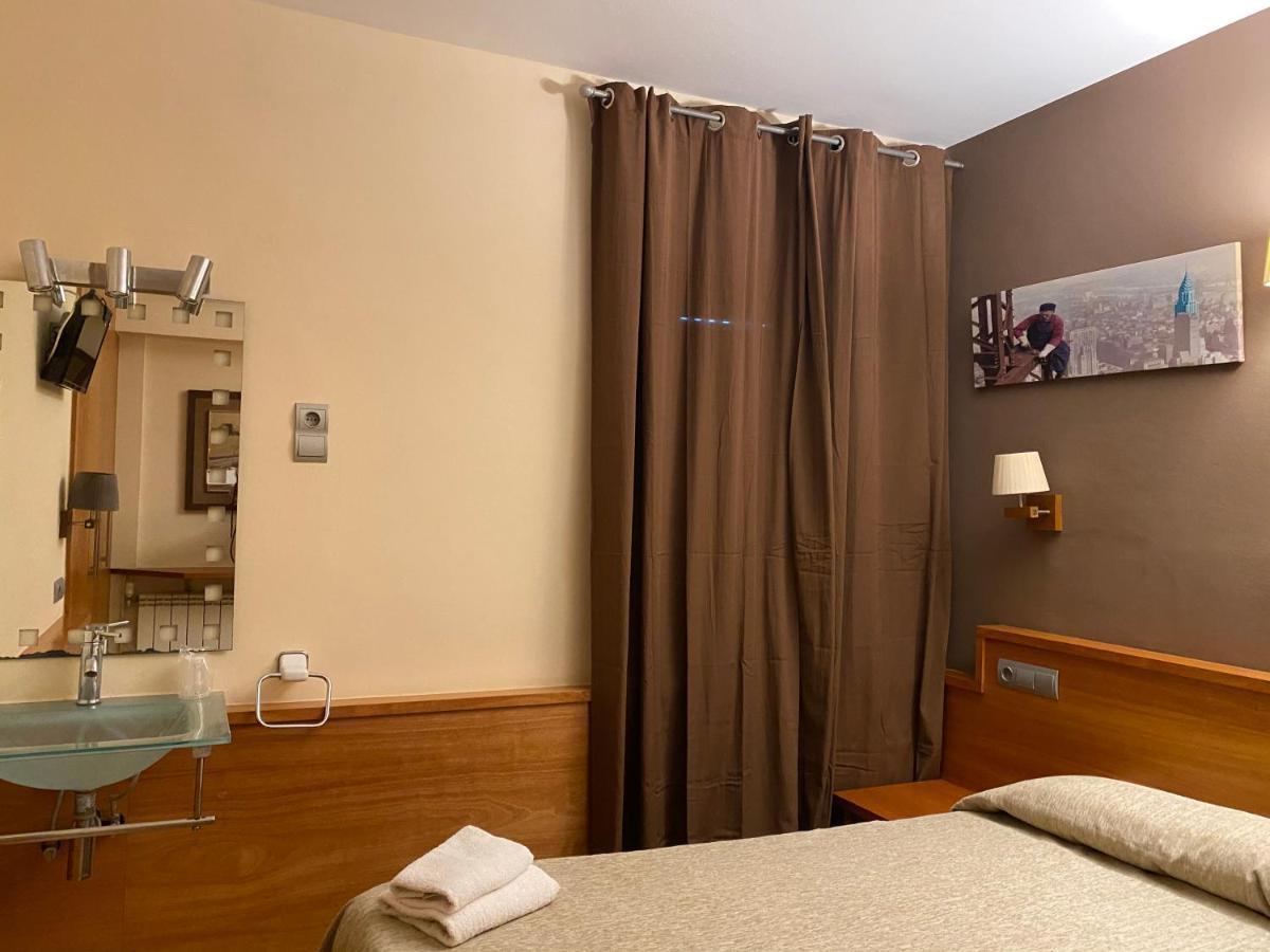 Hostal Galicia Кардедеу Экстерьер фото