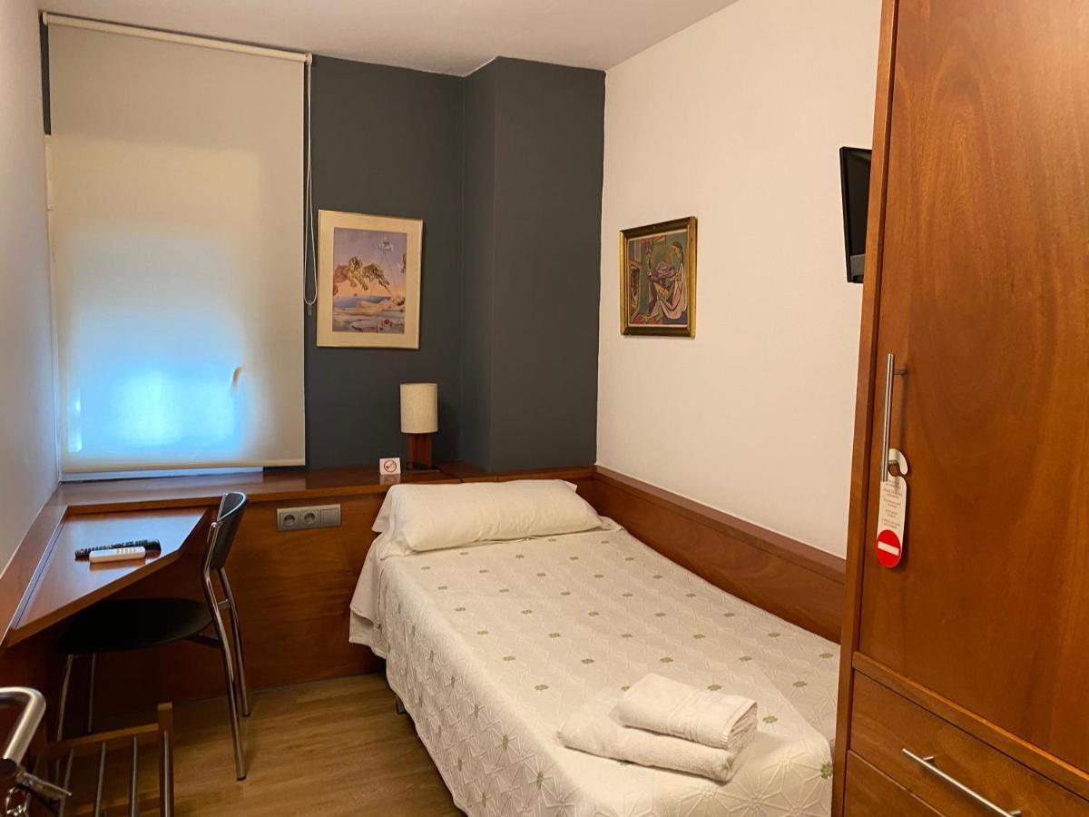 Hostal Galicia Кардедеу Экстерьер фото