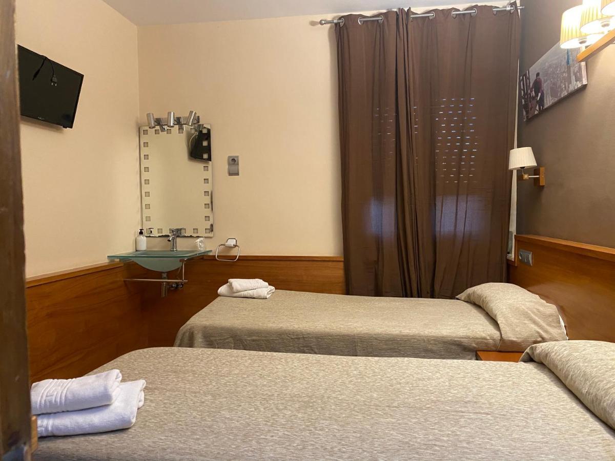Hostal Galicia Кардедеу Экстерьер фото