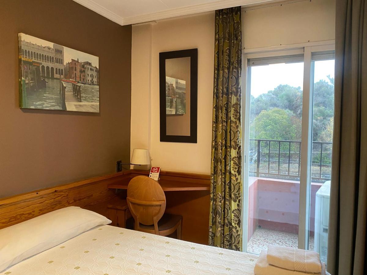 Hostal Galicia Кардедеу Экстерьер фото